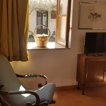 Linati's Apartment Pollina